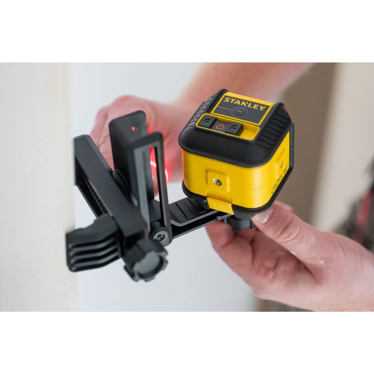 STANLEY Cross 90 Cross Line Green Beam Laser Level STHT77592-1